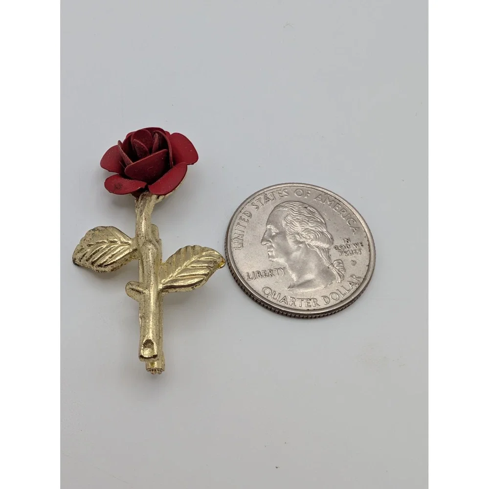 Vintage Gold Tone Long Stem Red Rose Brooch Pin Figural‎ Flower Unsigned